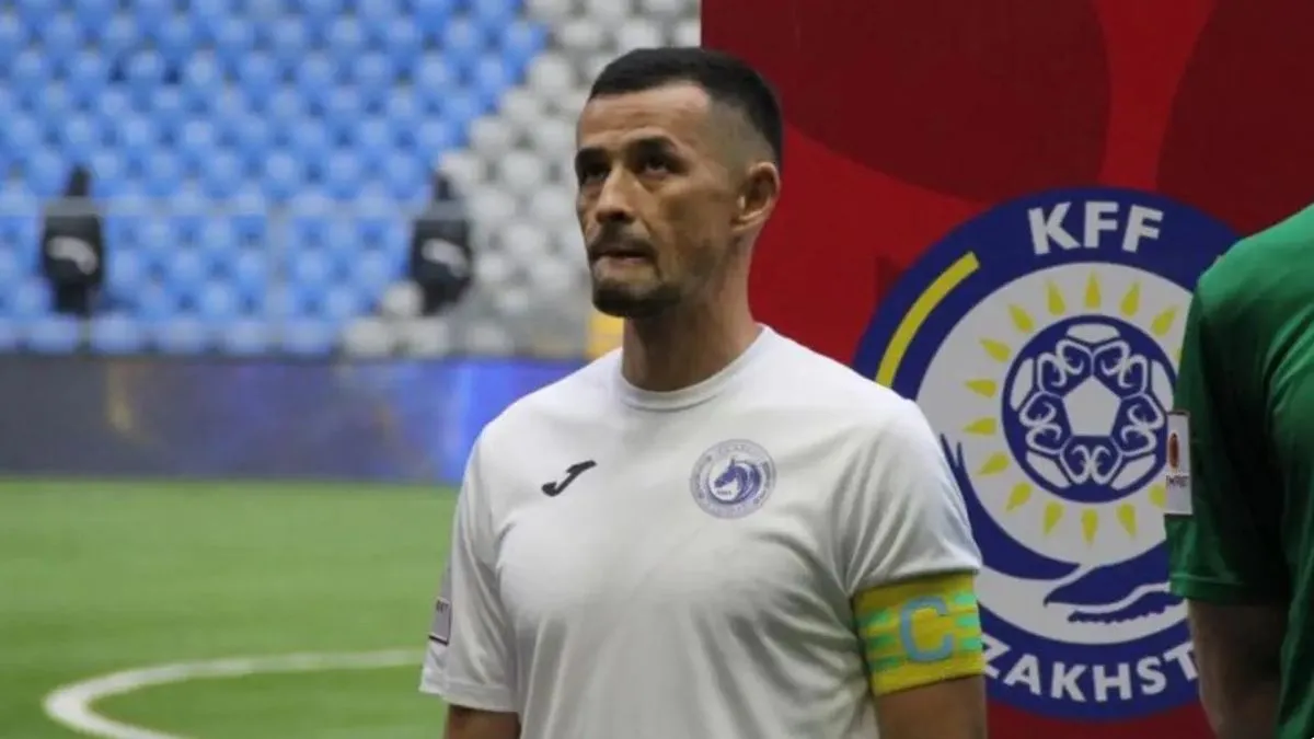 Бывший форвард сборной Казахстана продолжит карьеру: футболист определился с новым клубом