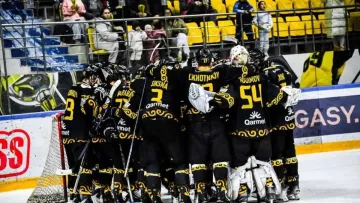 Скандал в лидере чемпионата: хоккеисты Сарыарки обвинили руководство в обмане