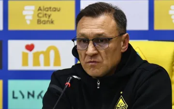 Уразбахтин под угрозой увольнения: Кайрат готов вернуть тренера-чемпиона