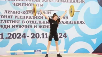 Сенсация на чемпионате Казахстана по тяжелой атлетике: 13-летняя спортсменка удивила публику