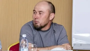 Неожиданный подарок: экс-тренер сборной Казахстана получил автомобиль